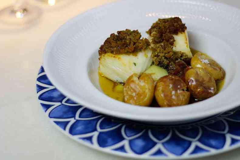 Bacalhau com crosta de broa de milho portuguesa do restaurante Caravela(foto: Bruna Eller/Divulgao)