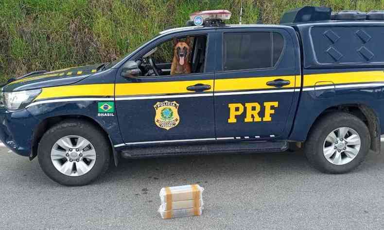 Co da PRF encontrou 10 quilos de maconha dentro de mala na BR-381(foto: Divulgao/PRF)