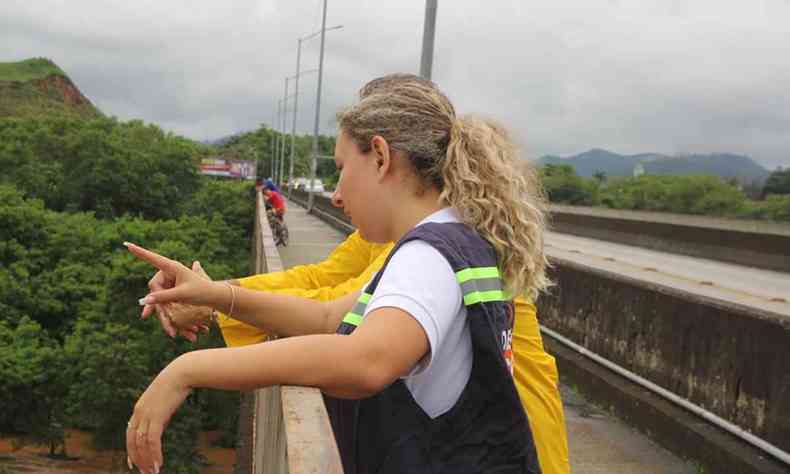Servidores da Defesa Civil de Fabriciano monitoram o Rio Piracicaba