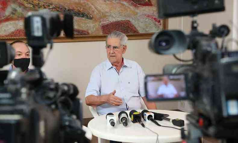 Leo deu entrevista na manh de segunda-feira (16)(foto: Divulgao/Marlcio Ferreira)