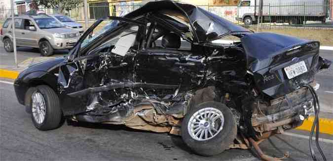 Acidente causado por motorista embriagado no Bairro Belvedere em 2012; uma pessoa morreu(foto: Maria Tereza Correia/EM/D.A Press)