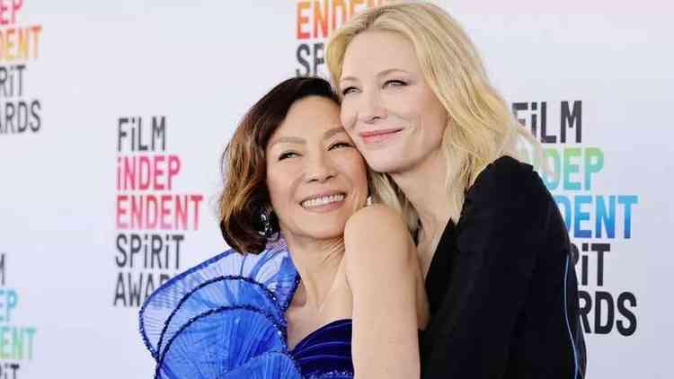Michelle Yeoh (esq.) e Cate Blanchett