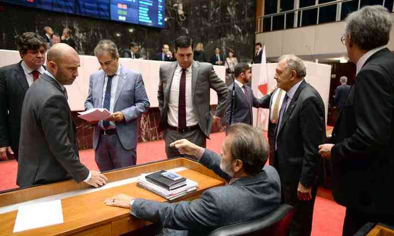 Os deputados aprovaram a regra em meio a um projeto de renegociao de dvidas(foto: Ricardo Barbosa/ALMG )