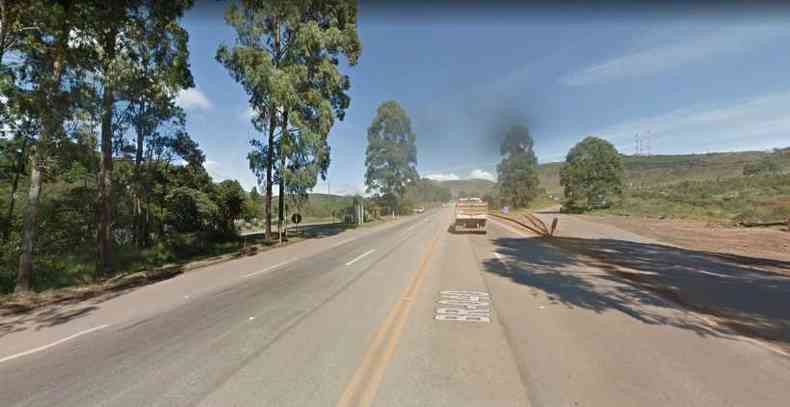 Trnsito teve que ser desviado para o outro lado da rodovia(foto: Google Street View/Reproduo)