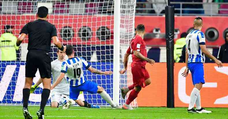J nos descontos, Firmino garantiu o 2 a 1 do Liverpool sobre o Monterrey e decidir o Mundial com o Flamengo no sbado(foto: GIUSEPPE CACACE/AFP)