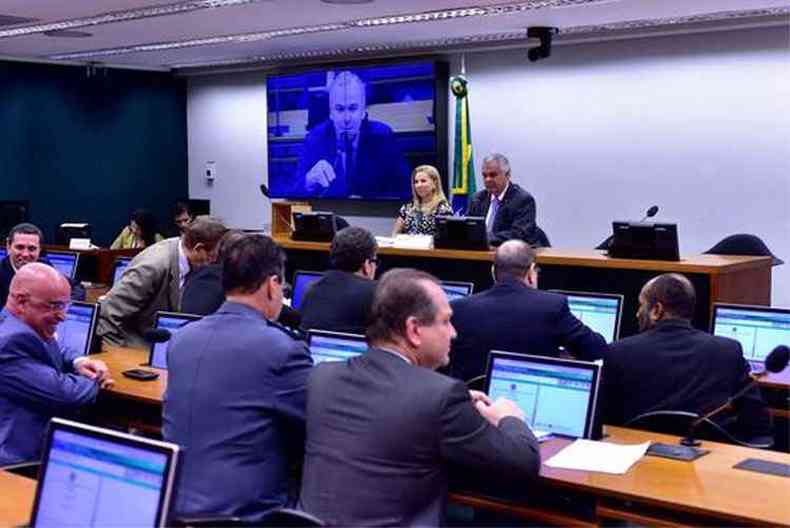 Jos Carlos Arajo, presidente do conselho, escolher hoje o relator do processo (foto: Zeca Ribeiro/Cmara dos Deputados)