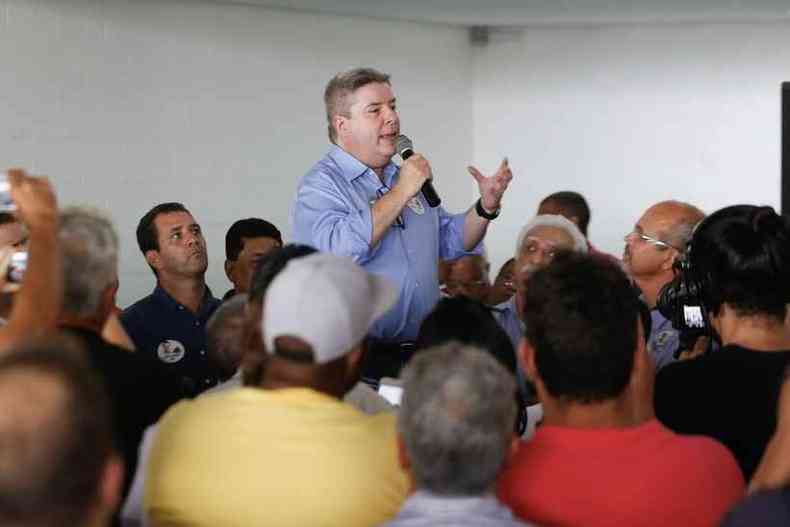 Antonio Anastasia evitou falar sobre vitria em primeiro turno depois da divulgao de pesquisa em que ele aparece 14 pontos percentuais a frente do segundo colocado(foto: Hugo Cordeiro/EM/D.A Press)