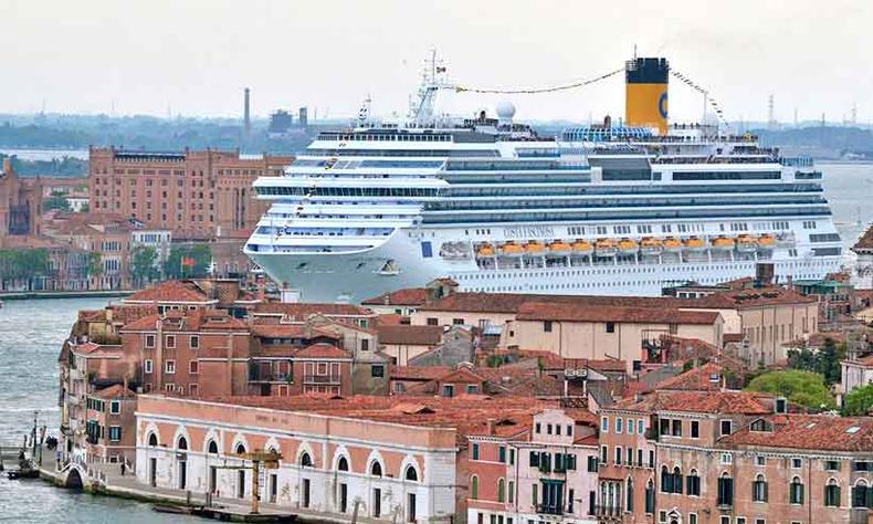 Até 3 de abril, companhia marítima revisou viagens em vários portos do país. Veneza é uma das cidades italianas atingidas(foto: costa cruzeirosdivulgação) Até 3 de abril, companhia marítima revisou viagens em vários portos do país. Veneza é uma das cidades italianas atingidas(foto: costa cruzeirosdivulgação)