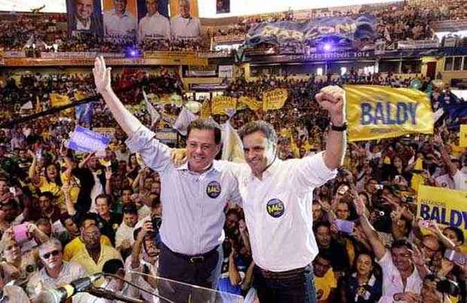 Acio com Perillo na conveno tucana que homologou a candidatura  reeleio do governador goiano (foto: Gerdan Wesley/PSDB)