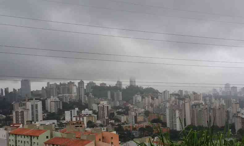 Quinta-feira comeou com chuva em todas as regies de Belo Horizonte(foto: Paulo Filgueiras/EM/DA Press)