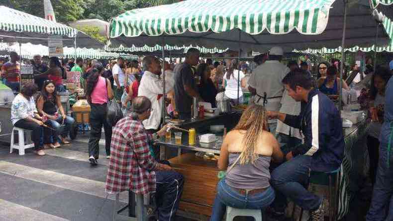 Visitantes consumiram livremente cervejas neste domingo na feira(foto: Mateus Parreiras/EM/D.A.Press)