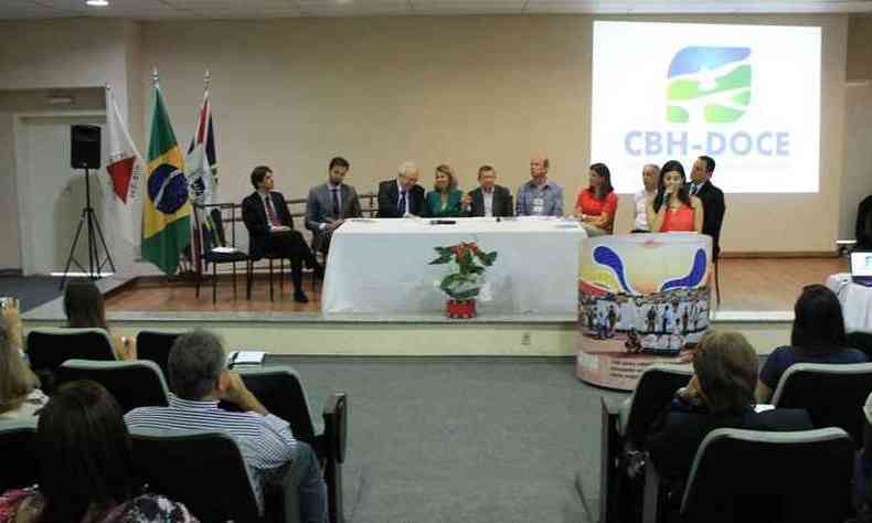 Reunio do CBH-Doce teve presena de autoridades estaduais e federais(foto: CBH-Doce/Divulgao)