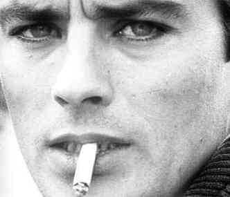 Alain Delon jovem, no auge da carreira, quando foi considerado smbolo sexual(foto: Reproduo)