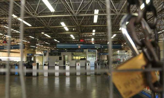 Na terça-feira e nesta quarta-feira as estações foram fechadas 9h30(foto: Jair Amaral/EM/D.A Press) Na terça-feira e nesta quarta-feira as estações foram fechadas 9h30(foto: Jair Amaral/EM/D.A Press)