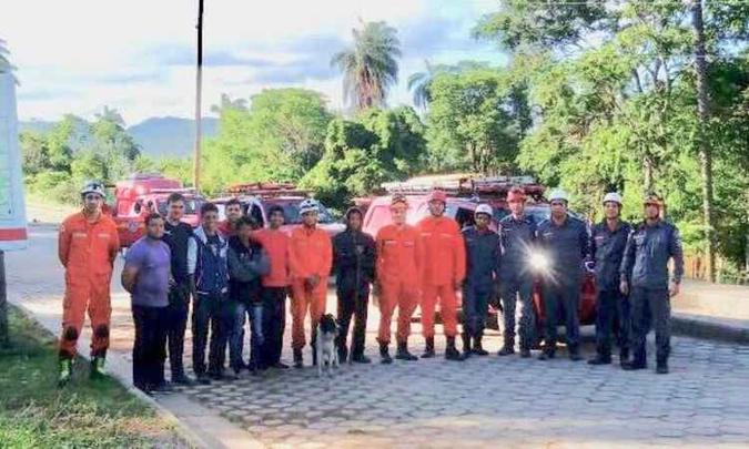 As buscas começaram no início da noite de ontem. Grupo foi localizado durante esta madrugada (foto: Corpo de Bombeiros/ divulgação) As buscas começaram no início da noite de ontem. Grupo foi localizado durante esta madrugada (foto: Corpo de Bombeiros/ divulgação)