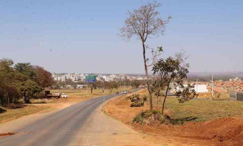 Paisagem da regio do bairro Santa Clara vai mudar com duplicao da MG-188