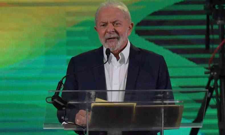 Lula, pr-candidato  presidncia, discursa em plpito