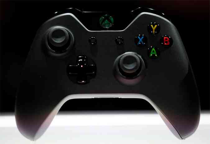  Microsoft lanou o aguardado console de videogame Xbox divulgando-o como um hub de entretenimento domstico que vai muito alm dos jogos.(foto: REUTERS/Nick Adams)