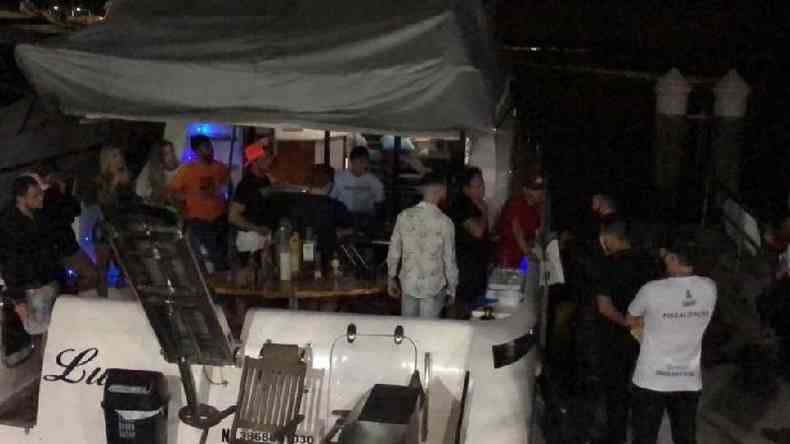 Interdio de festa em lancha por causa de aglomerao durante a pandemia(foto: Divulgao/Prefeitura de Balnerio Cambori)
