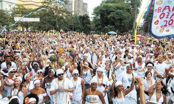 Desfile do Baianas Ozadas na Praa da Liberdade: organizador do bloco estima que nmero de folies aumente 30% ante os 30 mil de 2014(foto: Cristina Horta/EM/D.A Press 3/3/14)