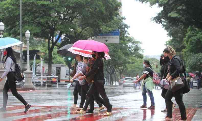 Chuva na manh desta quinta-feira (12) na capital(foto: Edsio Ferreira/EM/D.A. Press)