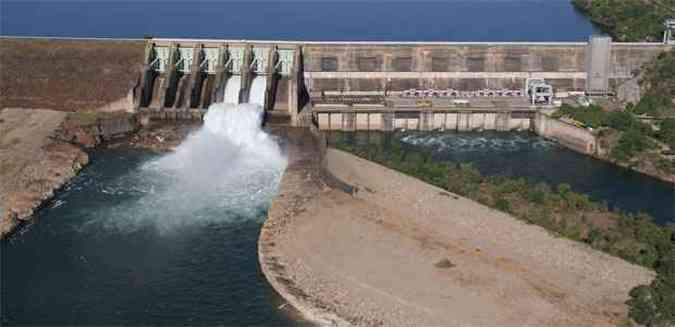 Usina de Jaguara, no rio Grande, Tringulo Mineiro,  uma das unidades de gerao que a concessionria mineira de energia pode perder at 2017, segundo informe distribudo ontem para os eletricitrios(foto: CEMIG/DIVULGAO %u2013 18/9/06)