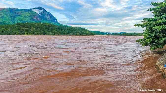 Segundo a prefeitura local, nvel de transbordamento do manancial  2,3 metros e inundao deve ocorrer nesta quarta-feira (4)Antnio Candido/Prefeitura de Governador Valadares