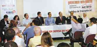 Vereadores e representantes da OAB de Minas Gerais discutiram ontem a abertura do voto para cassao e vetos do Executivo na Cmara(foto: Juarez/Rodrigues/EM/D.A Press)