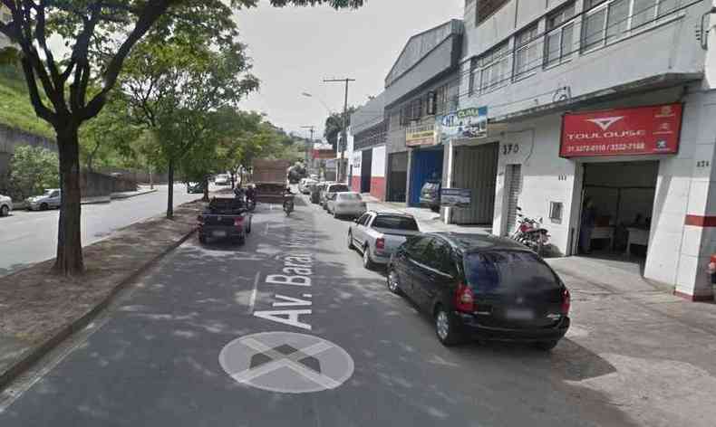 nibus foi rendido na Avenida Baro Homem de Melo, no Bairro Buritis, Regio Oeste de Belo Horizonte(foto: Reproduo/Google Street View )