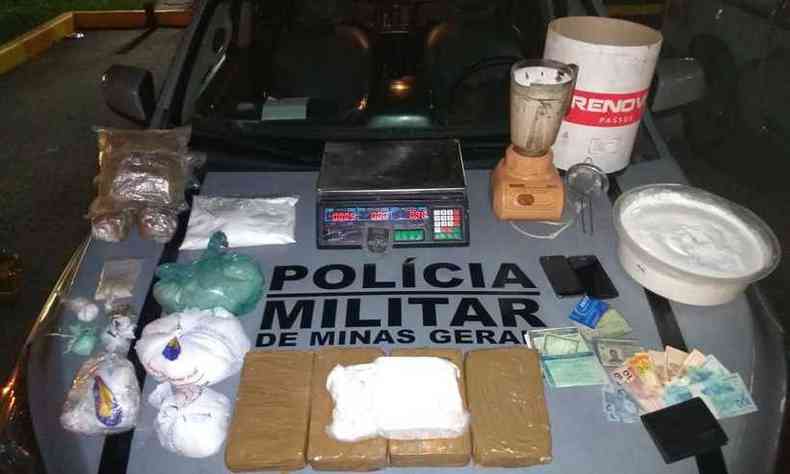 Apreenso de drogas aconteceu em dois endereos diferentes(foto: Polcia Militar/Divulgao )