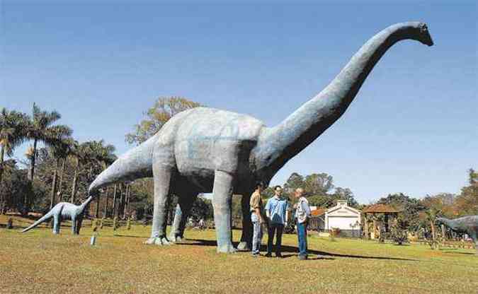 O Uberabatitan ribeiroi em tamanho natural. Dos 20 grupos de dinossauros j descritos no pas, sete foram descobertos em Uberaba, entre os quais, trs espcies nicas(foto: L. ADOLFO/ESP. EM/D.A PRESS)