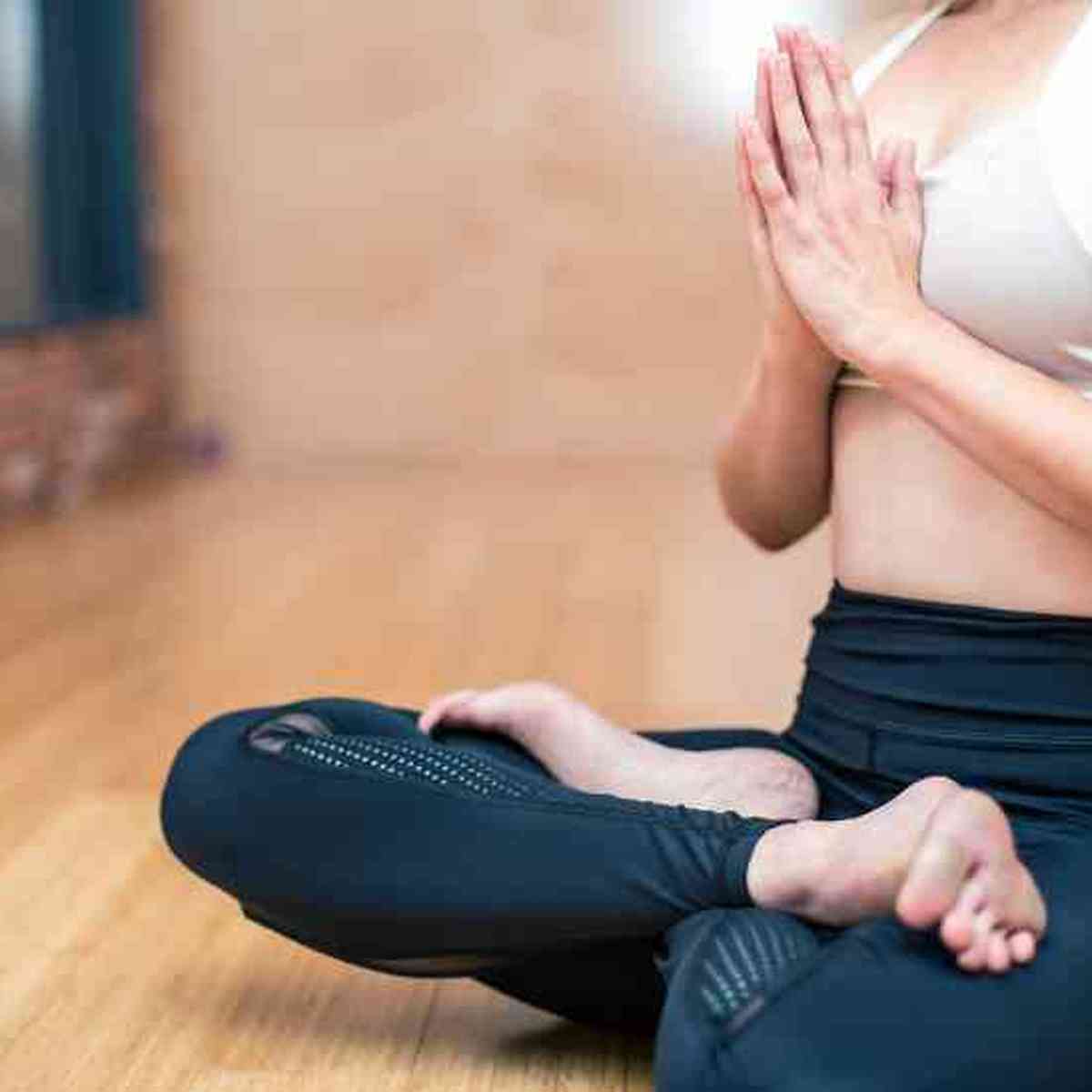 Posições de yoga! Confira dicas de como manter o equilíbrio na sua prática  - Viva Saúde