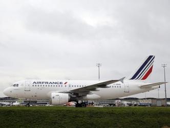 Boeing 777-300 ER tinha 231 passageiros a bordo, além de 15 membros da tripulação(foto: AFP PHOTO / KENZO TRIBOUILLARD ) Boeing 777-300 ER tinha 231 passageiros a bordo, além de 15 membros da tripulação(foto: AFP PHOTO / KENZO TRIBOUILLARD )