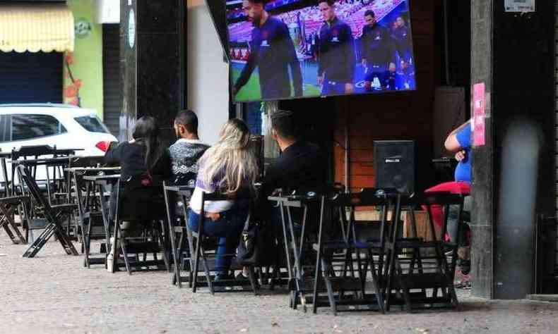 Teles e exibies de eventos esportivos em bares e restaurantes foram vetados pela PBH(foto: Tlio Santos/EM/D.A Press)