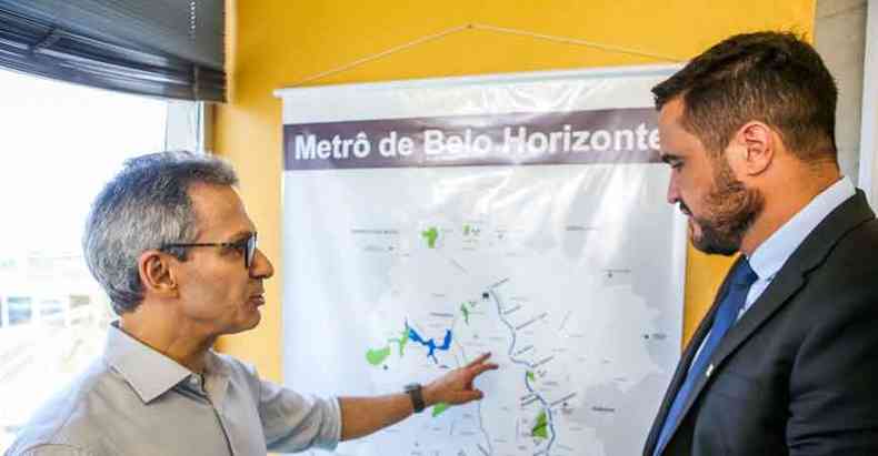 Governador Romeu Zema e o superintendente regional da CBTU, Miguel Marques: expectativa pela ampliao do metr, que hoje s tem uma linha(foto: Pedro Gontijo/Imprensa MG)