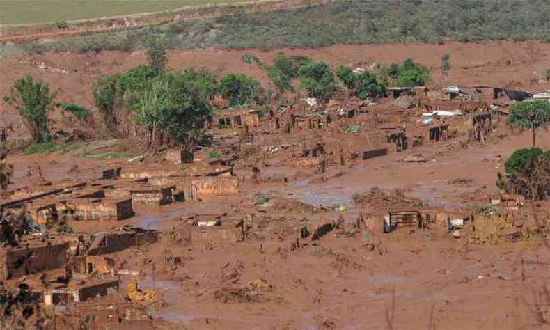 Rompimento da Barragem de Fundo, que destruiu o distrito de Bento Rodrigues em novembro de 2015, ainda afeta a vida na regio (foto: Gladyston Rodrigues/EM/D.A Press - 6/11/15 )