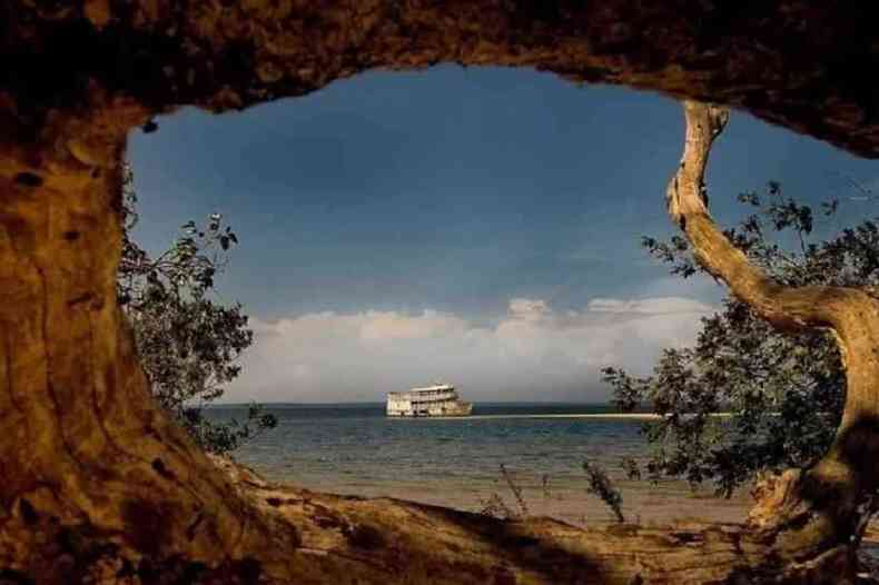 Barco no rio