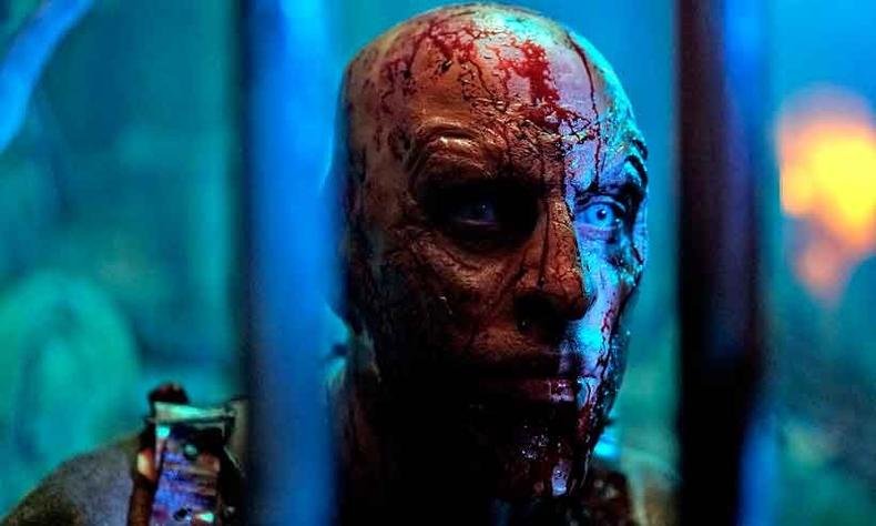 Maior parte das filmagens foi feita num estdio em Guarapari, com equipe local responsvel pela maquiagem e figurino. Produo usou quase 500 litros de sangue falso(foto: Fotos: Fbulas Negras Produes/Divulgao)