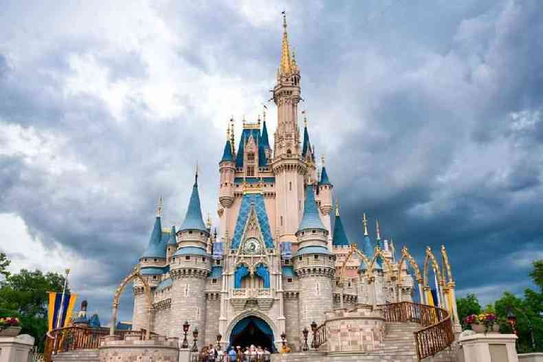 Castelo da Cinderela, em parque temtico Magic Kindgom, da Disney
