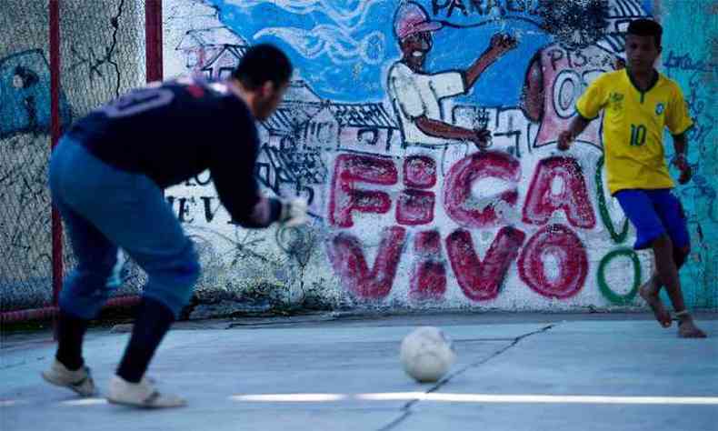 Com oficinas de esporte, lazer e cultura, Fica Vivo! visa atrair a populao entre 12 e 24 anos de vilas e favelas para evitar homicdios(foto: Bruno Magalhes/Divulgao - 01/09/2014 )