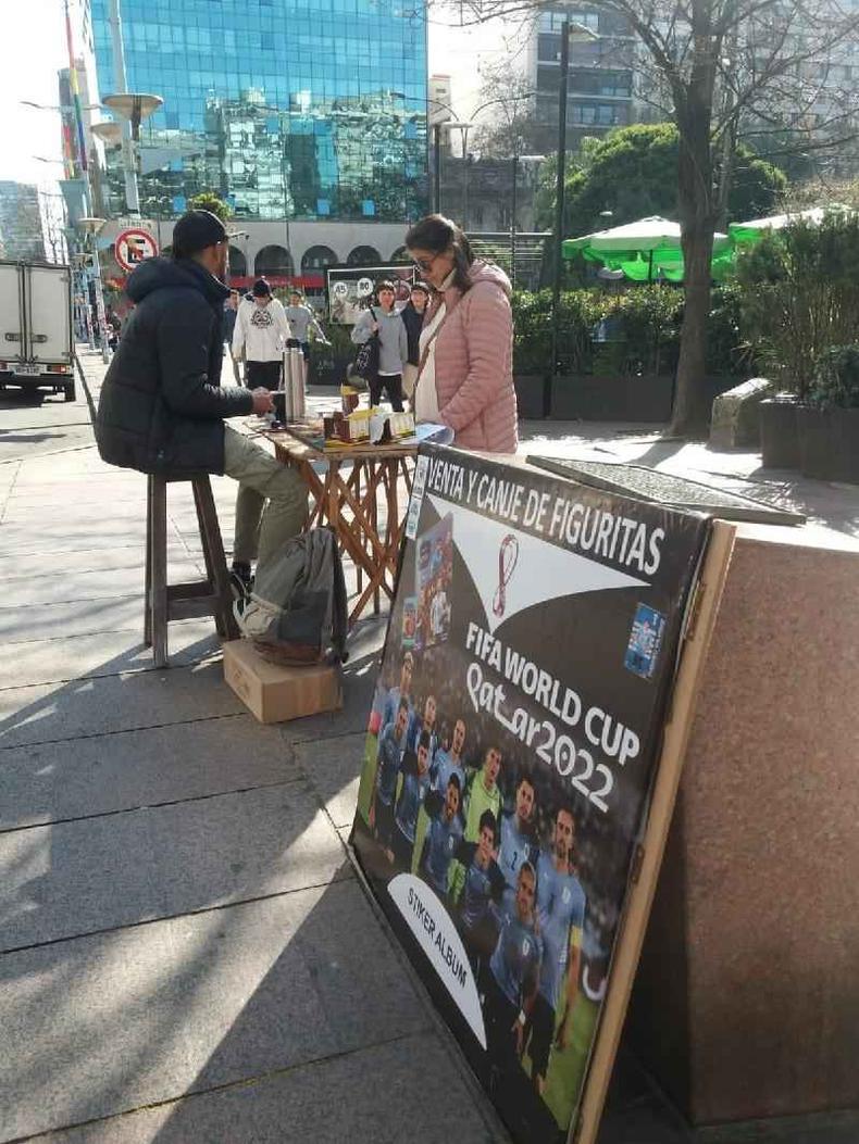 Banca de venda e troca de figurinhas em Montevidu