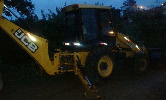 Retroescavadeira, modelo JCB 3C, foi encontrada em Mariana(foto: Guarda Municipal de Mariana/Divulgação) Retroescavadeira, modelo JCB 3C, foi encontrada em Mariana(foto: Guarda Municipal de Mariana/Divulgação)
