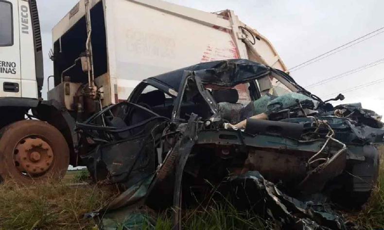 Batida foi frontal e vtima fatal ficou presa s ferragens