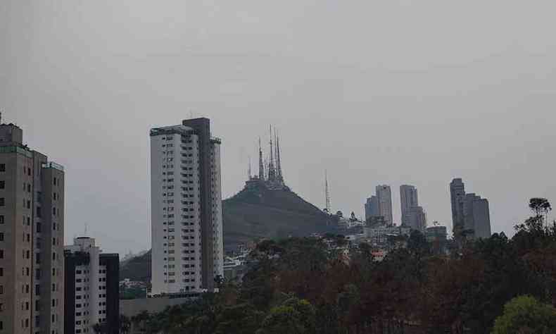 Cu nublado na Regio Centro-Sul de Belo Horizonte(foto: Benny Cohen/EM/DA Press)