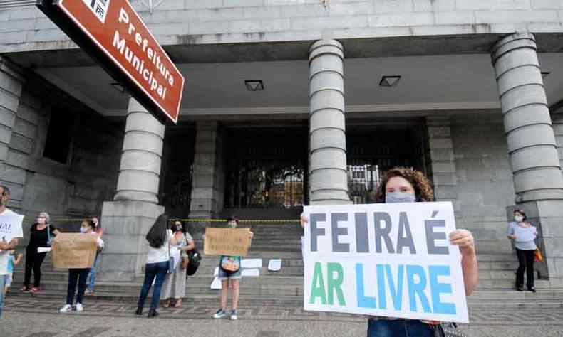 Feirantes protestaram em frente da PBH, mas no houve resposta(foto: Leandro Couri/EM/D.A Press - 20/8/20)