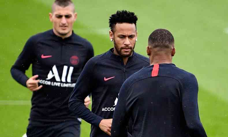 O craque brasileiro pode ser envolvido numa troca com o Barcelona que o envolveria o atacante Suárez (foto: FRANCK FIFE/AFP)