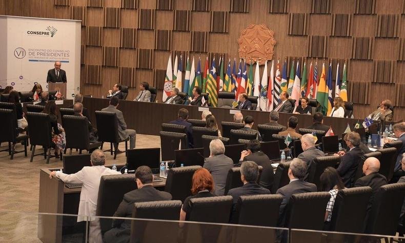 VI Encontro do Conselho de Presidentes dos Tribunais de Justiça do Brasil contou com a presença de autoridades do Executivo, Legislativo, Judiciário e militares(foto: Cecília Pederzoli / TJMG) Magistrados e outros acompanham o VI Encontro do Conselho de Presidentes dos Tribunais de Justiça do Brasil