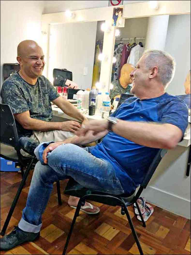 Maurcio Canguu e lvio Amaral no camarim do Cine Theatro Brasil (foto: Fotos: Helvcio Carlos/EM/D.A PRESS)