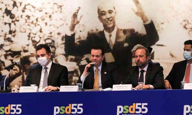 Da esquerda para a direita: Rodrigo Pacheco, presidente do Congresso Nacional; Gilberto Kassab, presidente nacional do PSD; Alexandre Silveira, presidente do PSD mineiro