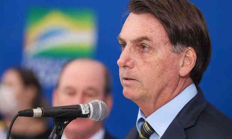 Publicao foi postada por Bolsonaro durante a entrevista diria do ministro Mandetta.(foto: Isac Nbrega/PR)